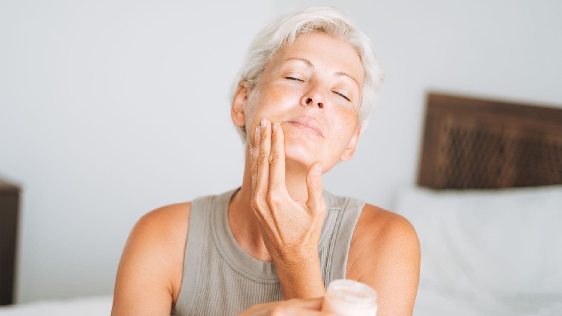 Comparativa retinal VS retinol: qué los diferencia, cuál es mejor y productos recomendados