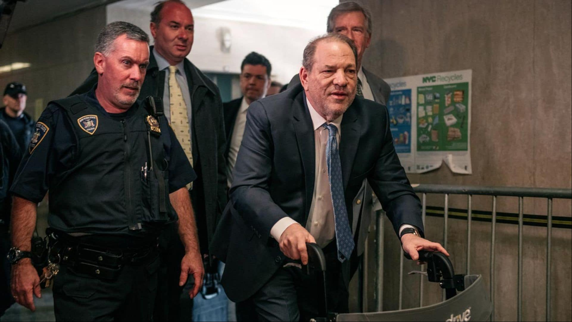 Harvey Weinstein pasa la noche en el hospital tras su condena y las reacciones no se hacen esperar