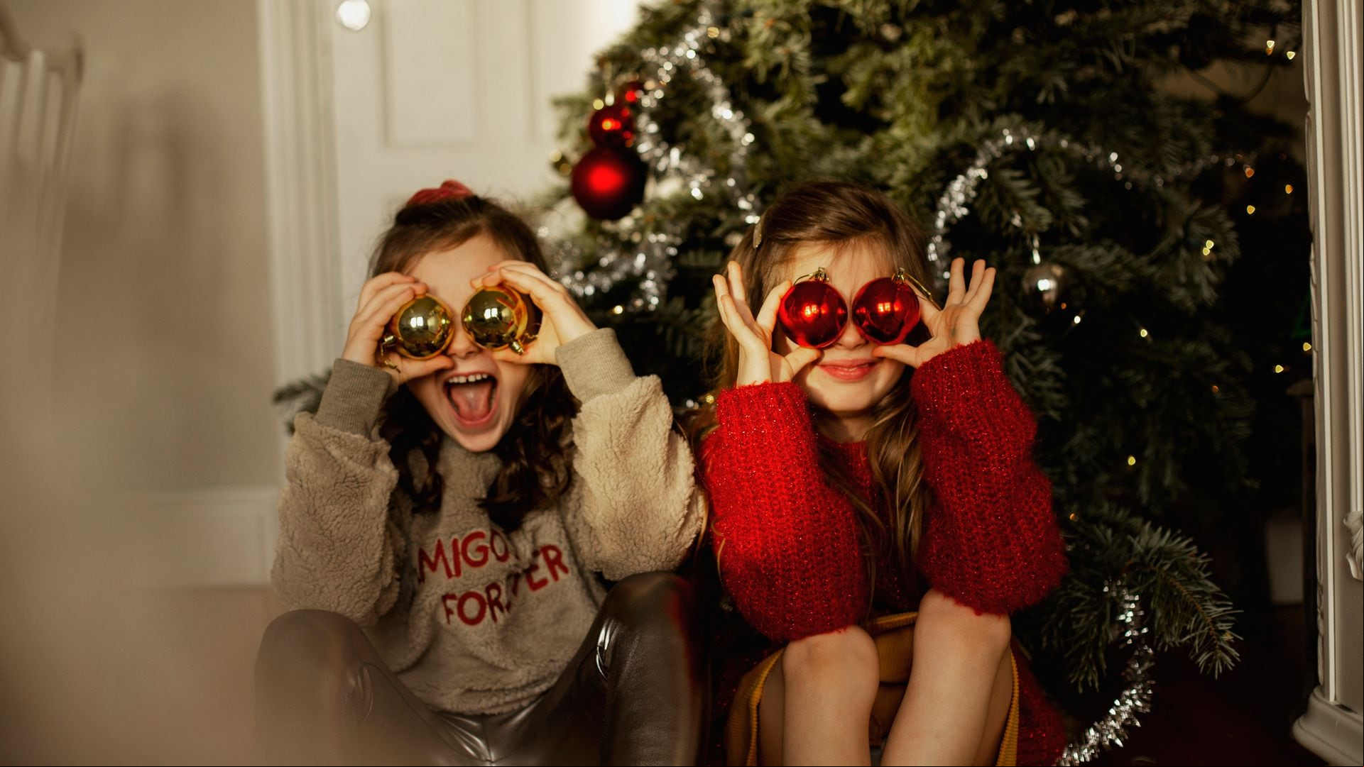 8 conjuntos de ropa infantil adorables para Navidad