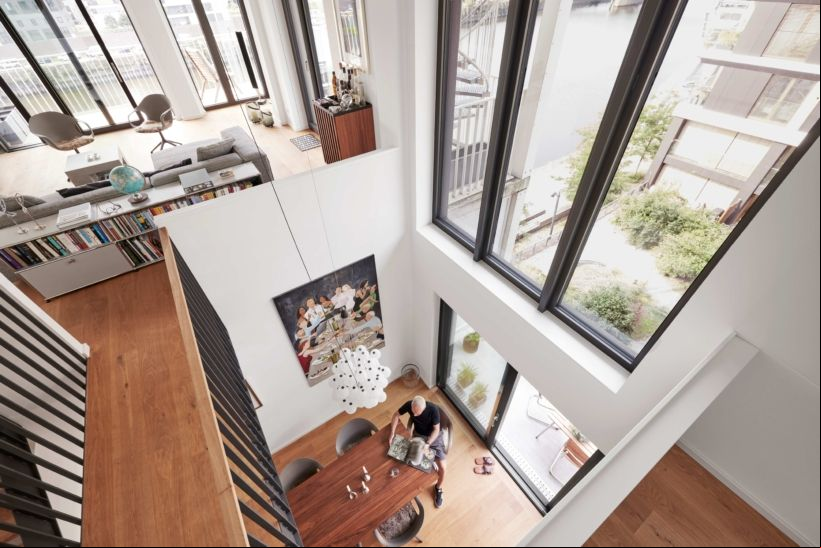 Piso del edificio de viviendas diseñado por el estudio danés WERK ‘The Beehive’, construido en en Hamburgo (Alemania)