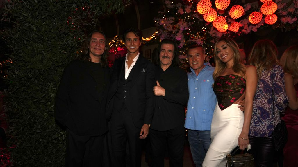 Roca Rey, con el guitarrista Vicente Amigo, el compostor Luis Cobos, el relaciones públicas Richi Castellanos y la actriz Grecia Castta, sobrina de éste y exnovia de Risto Mejide