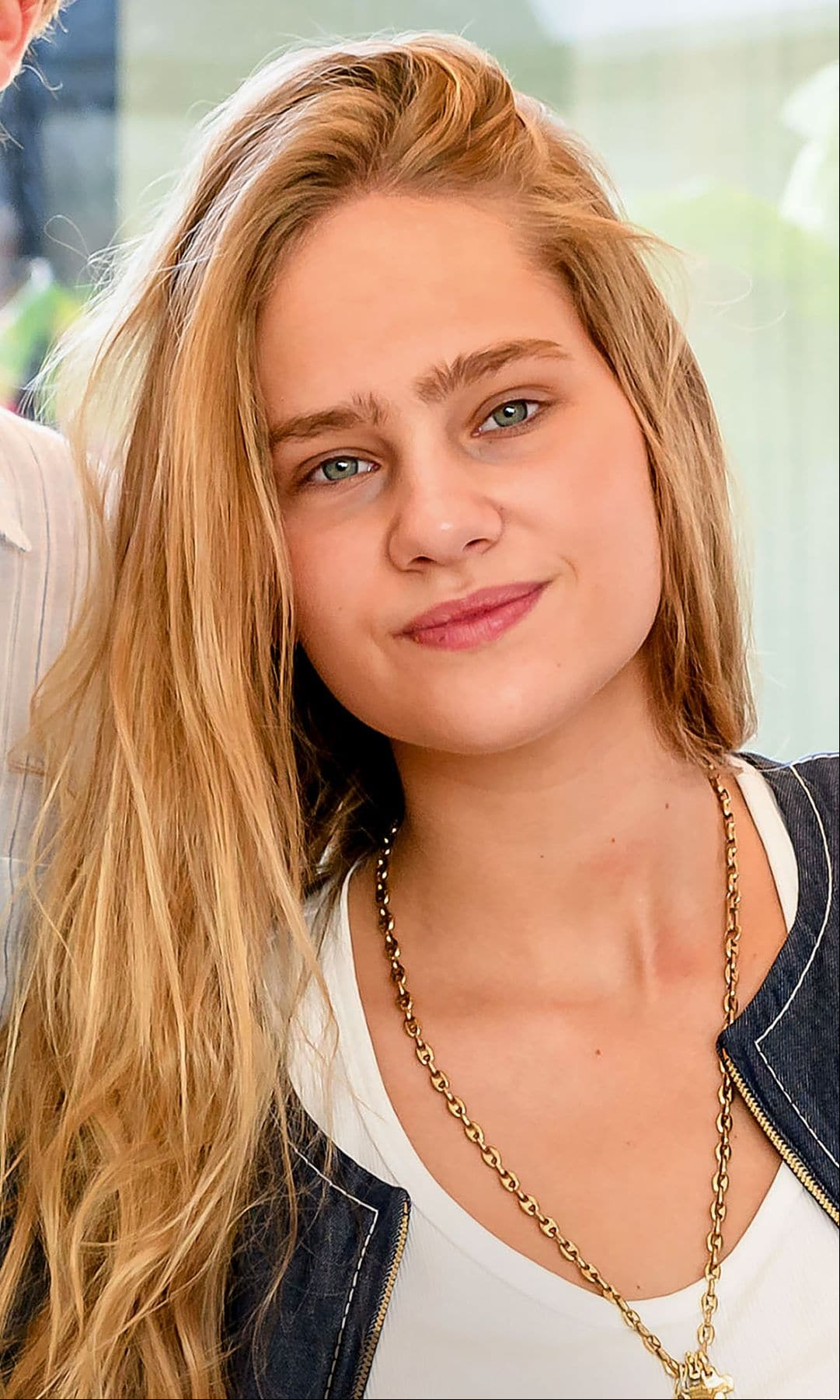 Irene Urdangarin de Borbón (2005-Barcelona) estudia, en la Universidad Oxford Brookes, Hostelería, Gestión de Eventos y Turismo, vive en una residencia cercana al campus y está feliz con la carrera y su vida universitaria. Desde hace algo más de un año, sale con Juan Urquijo